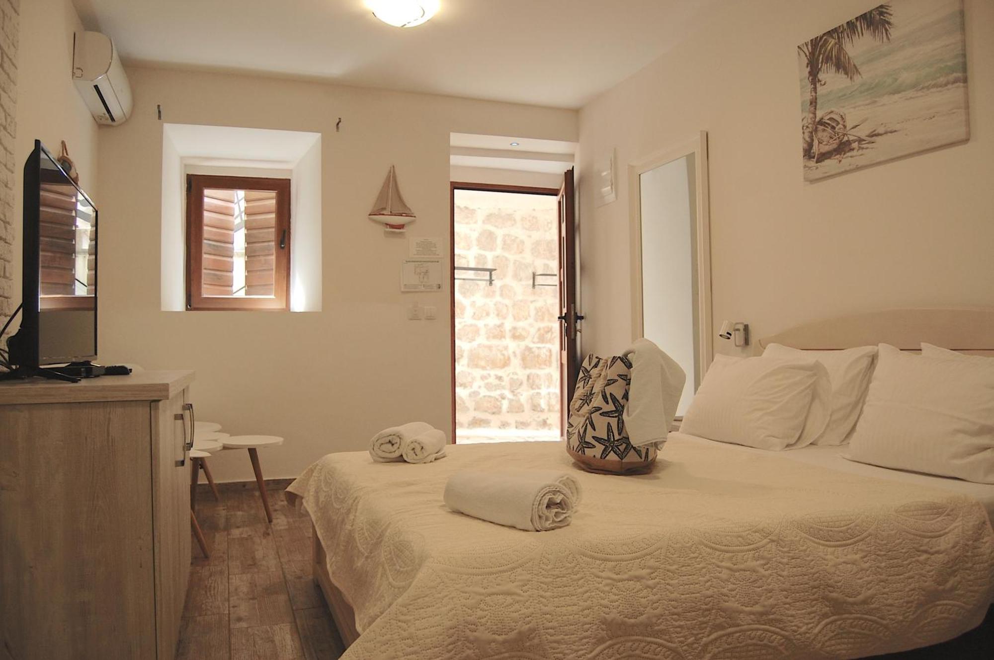 Hotel Sara Kotor Luaran gambar
