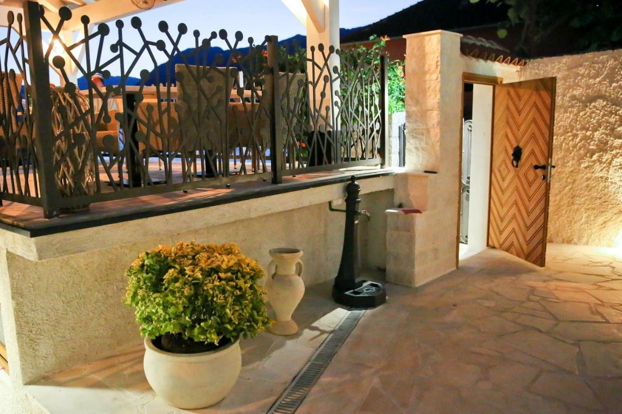 Hotel Sara Kotor Luaran gambar